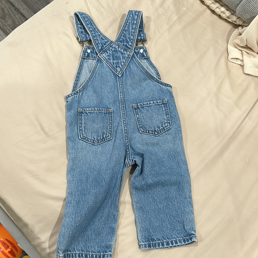 Baby gap overalls - Picture 2 of 3